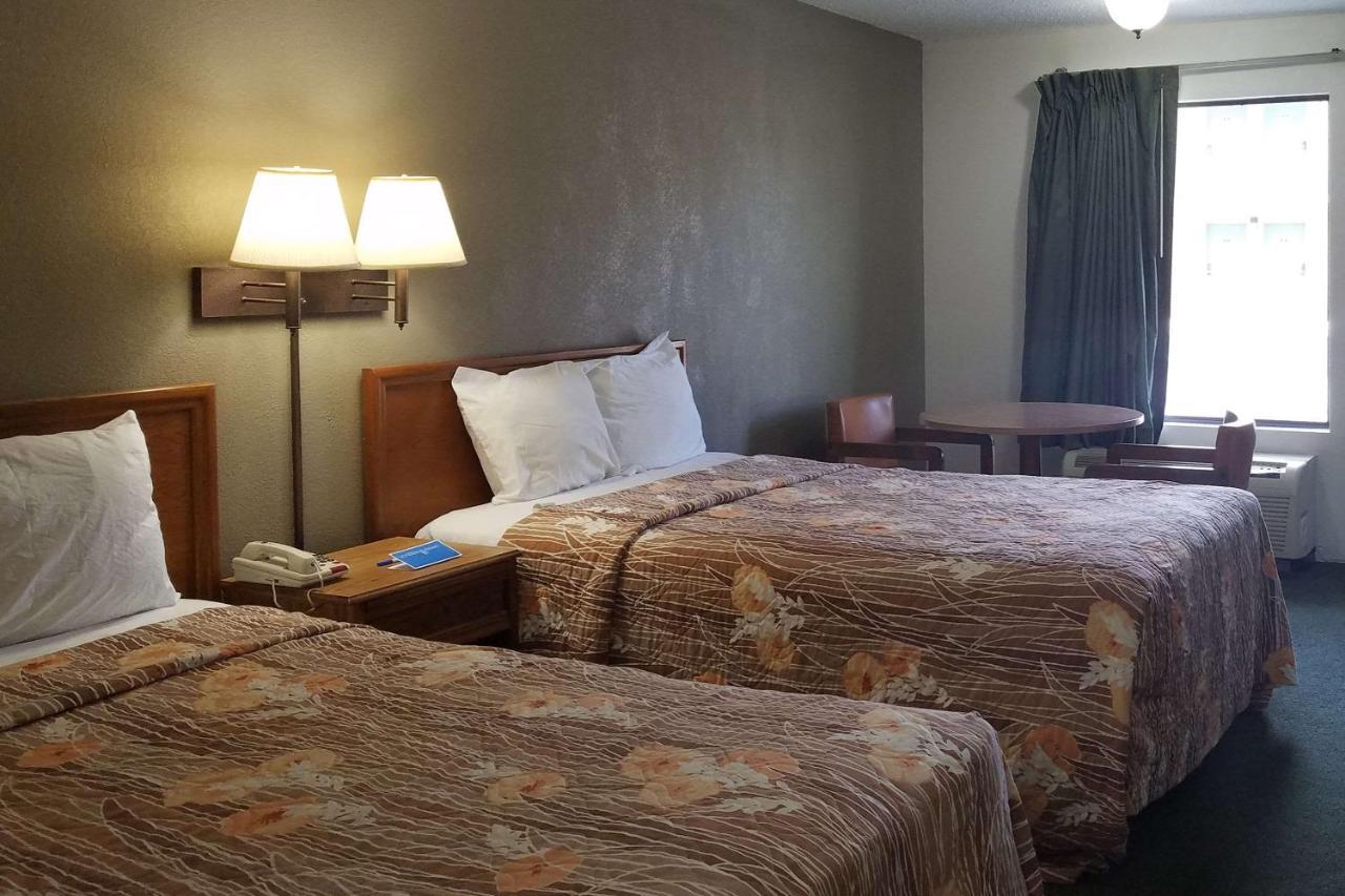 Travelers Inn & Suites Самтер Екстер'єр фото