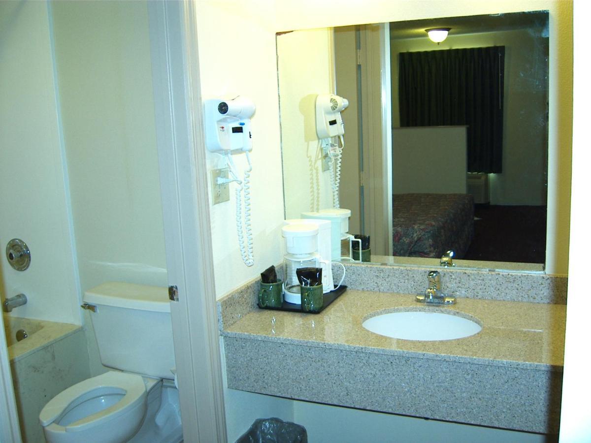 Travelers Inn & Suites Самтер Екстер'єр фото