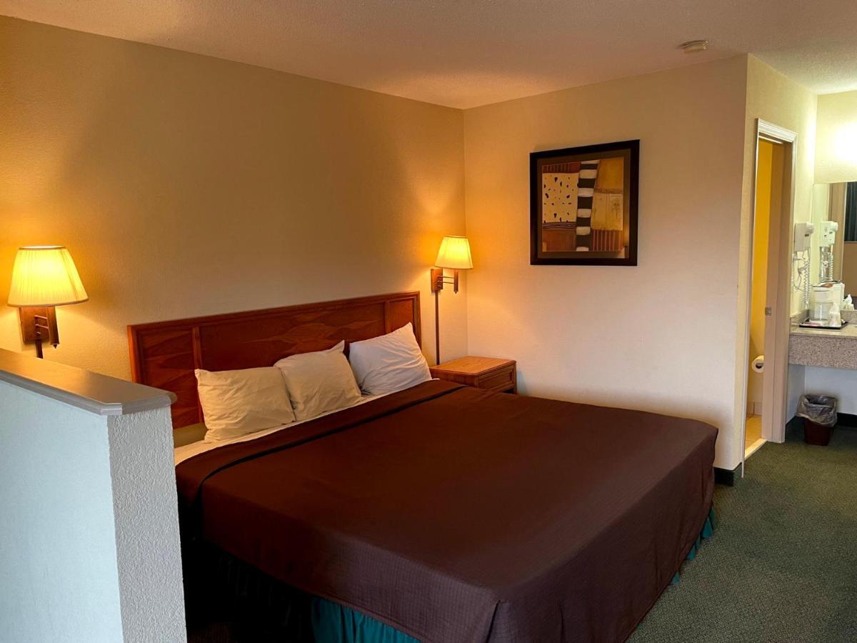 Travelers Inn & Suites Самтер Екстер'єр фото