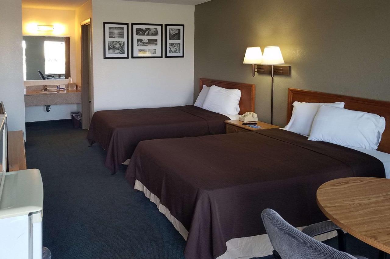 Travelers Inn & Suites Самтер Екстер'єр фото